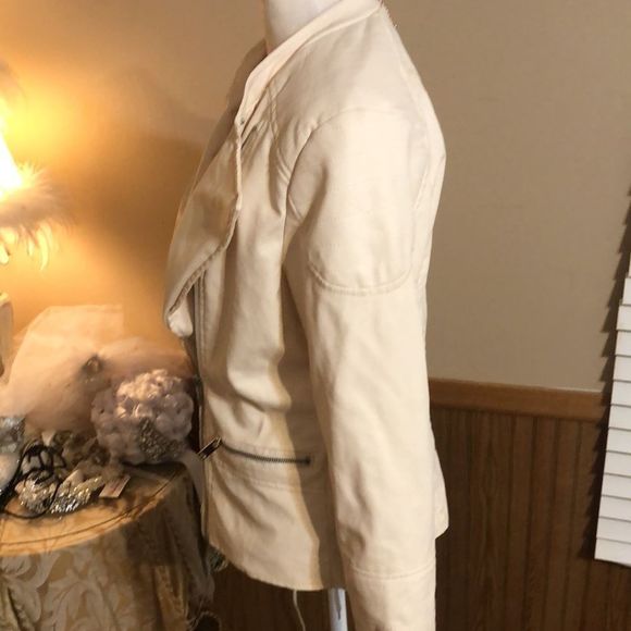 B Sweet leather like cream motorcycle style jacket size large feels fabulous - Picture 5 of 10